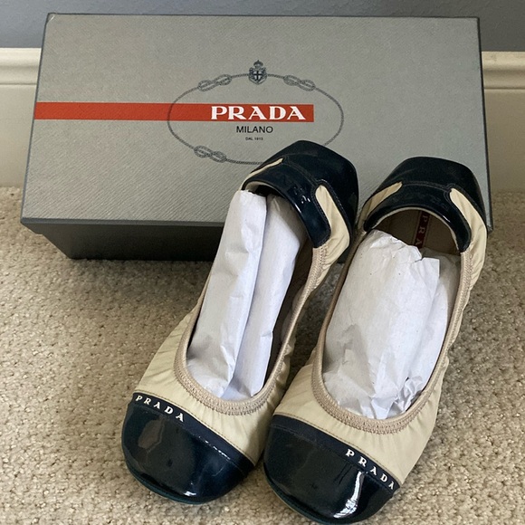 Prada flats - Picture 1 of 6